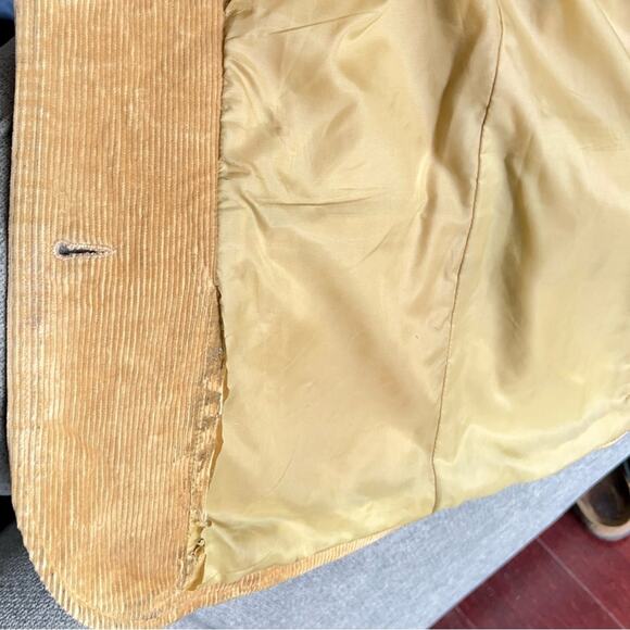 Women’s Corduroy blazer Vintage gold corduroy, lined 3 pockets 2 button closure - Picture 8 of 11